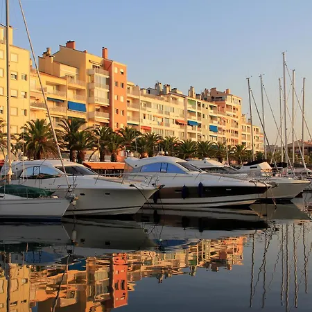 Hyeser - Pour 4 Personnes Sur Le Port D'hyeres Apartament *